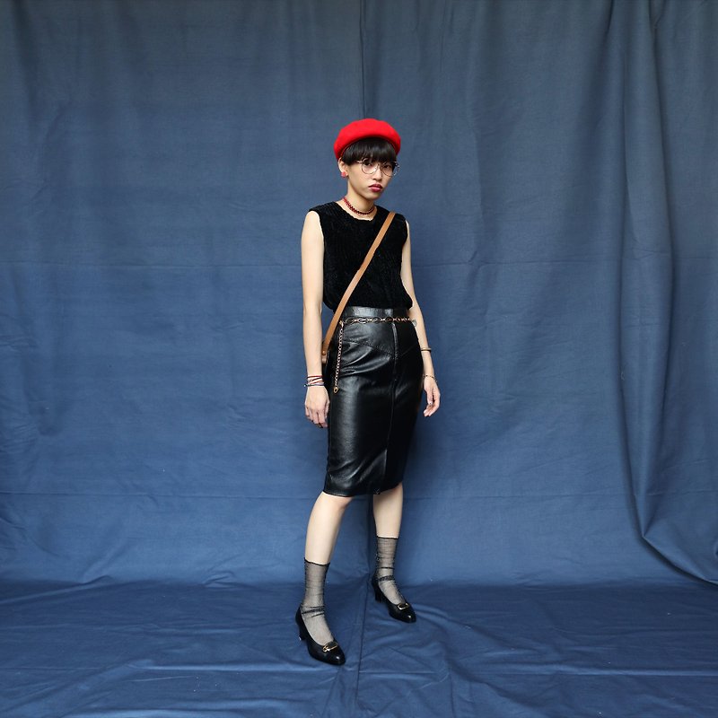 Pumpkin Vintage. Ancient leather black narrow skirt - กระโปรง - หนังแท้ สีดำ