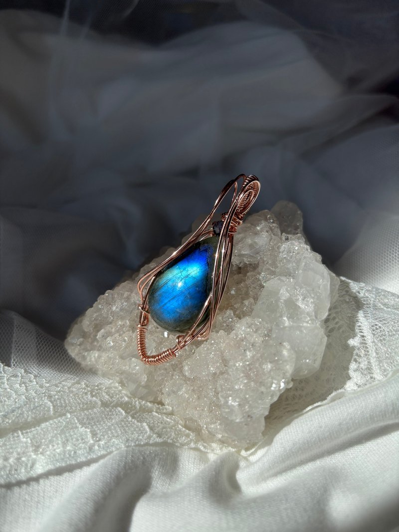 珍飾 - 強藍光拉長石金屬繞線吊墜 - 項鍊 - 水晶 