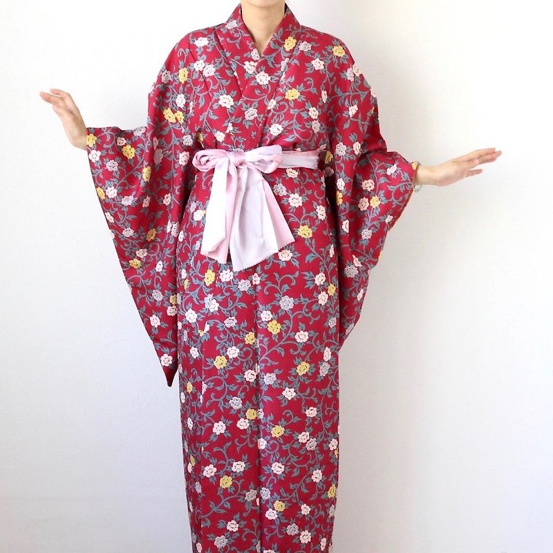 Japanese silk kimono, floral kimono, silk robe, Japanese kimono /1732 - ชุดราตรี - ผ้าไหม สีแดง