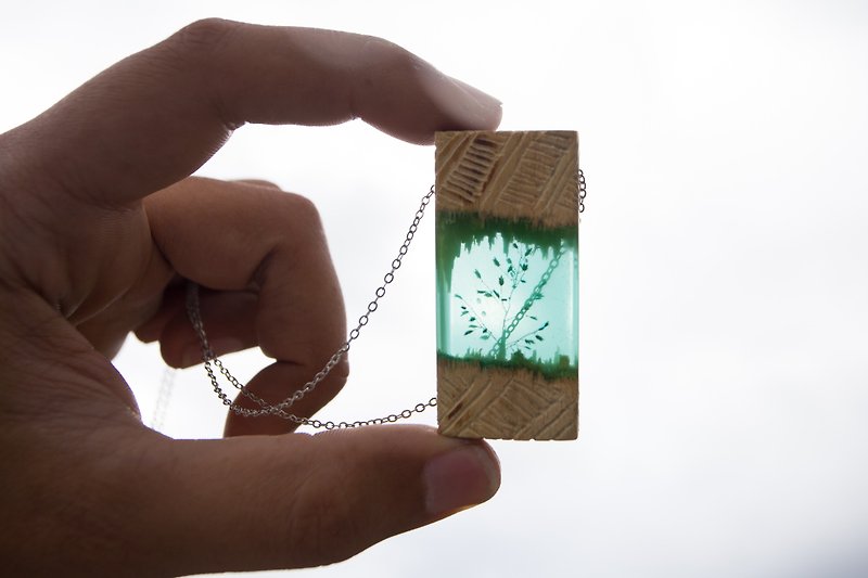 Handmade Tiny World Secretwood Necklace - สร้อยคอ - ไม้ สีเขียว
