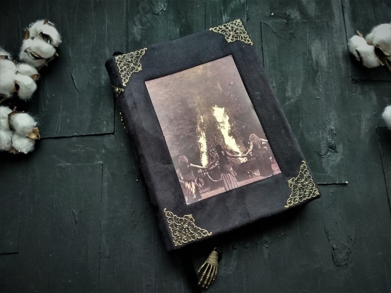 Book of shadows practical magic Old witchcraft book Witch grimoire journal - 筆記本/手帳 - 紙 黑色