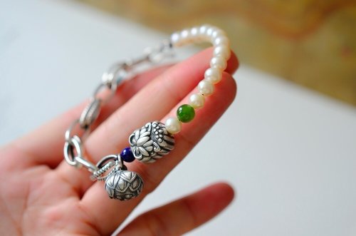 Angel's tears 天使之淚 Jewelry Design 天然原色無加色淡水珍珠 碧玉青金老銀蓮花設計單圈手串s