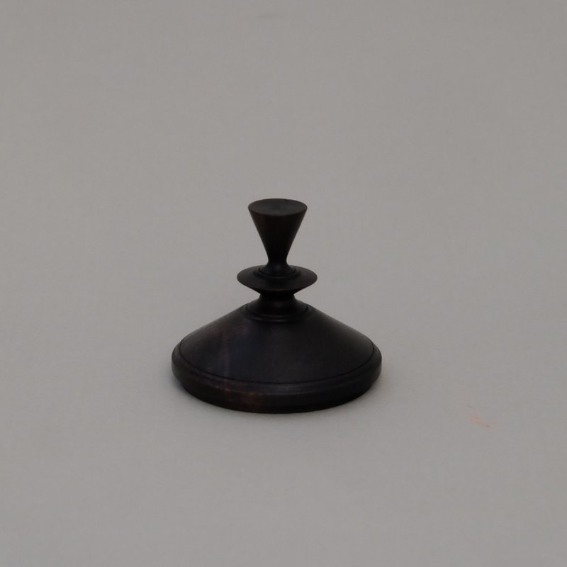 15' walnut shape candle lid specially dyed black/CANDLE LID BY DRAMA STUDIO - ของวางตกแต่ง - ไม้ สีดำ