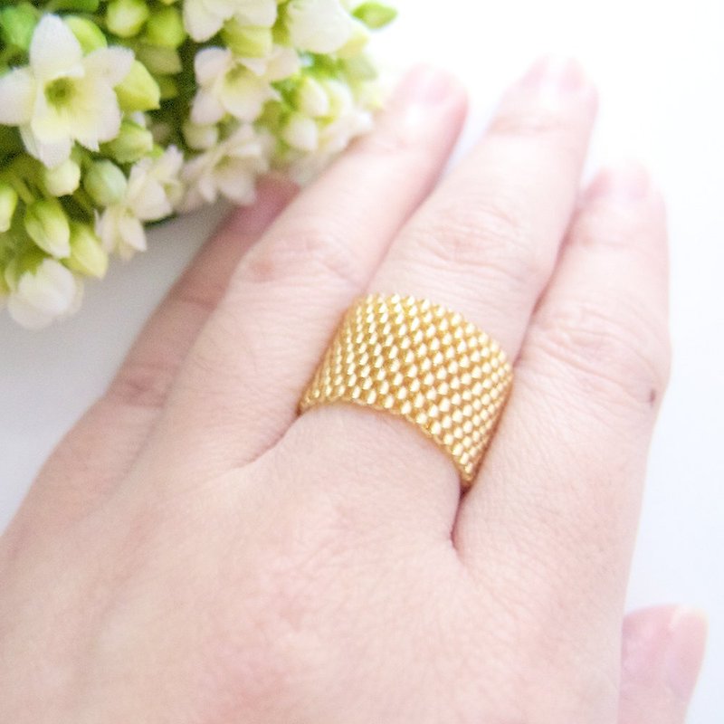 Gold Ring Band, Classic Gold Ring, Beaded Gold Ring, Elegant Gold Ring, Simple, Modern, Classy - แหวนทั่วไป - แก้ว สีทอง