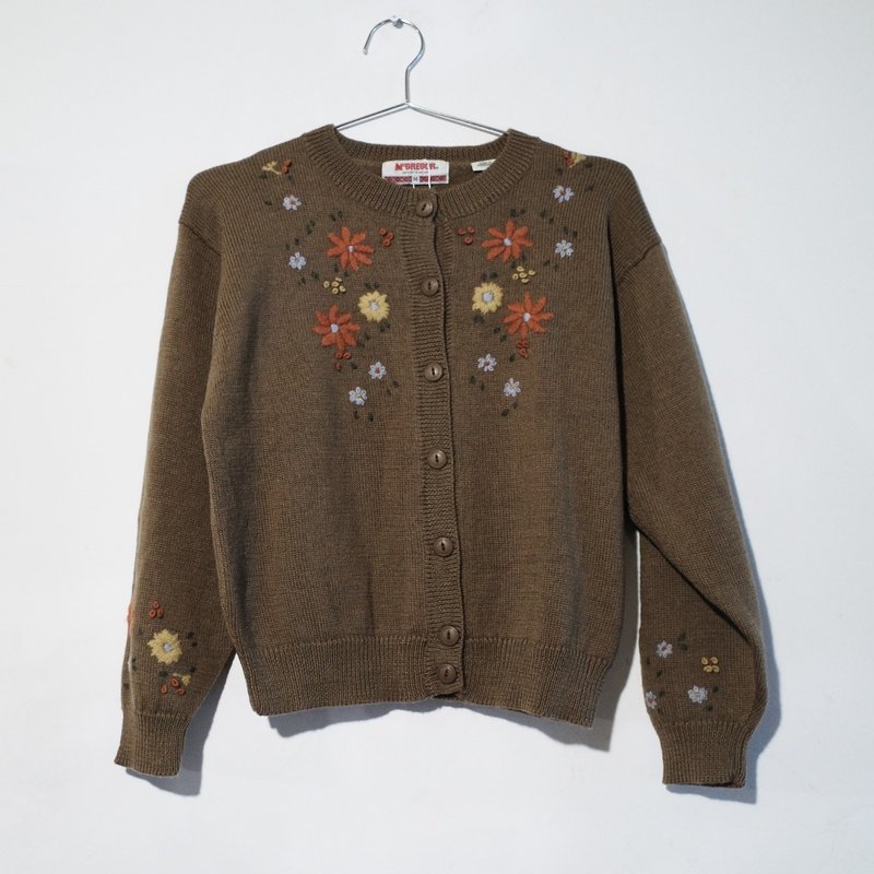 Retro sweater vintage sweater vintage sweater made in Hong Kong 100% pure wool floral embroidery - Women's Sweaters - Wool Brown