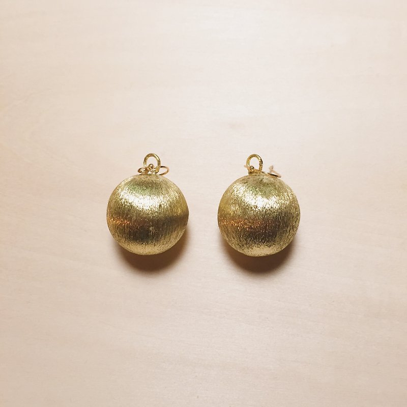 復古黃銅拉絲大球球耳環 - 耳環/耳夾 - 銅/黃銅 金色