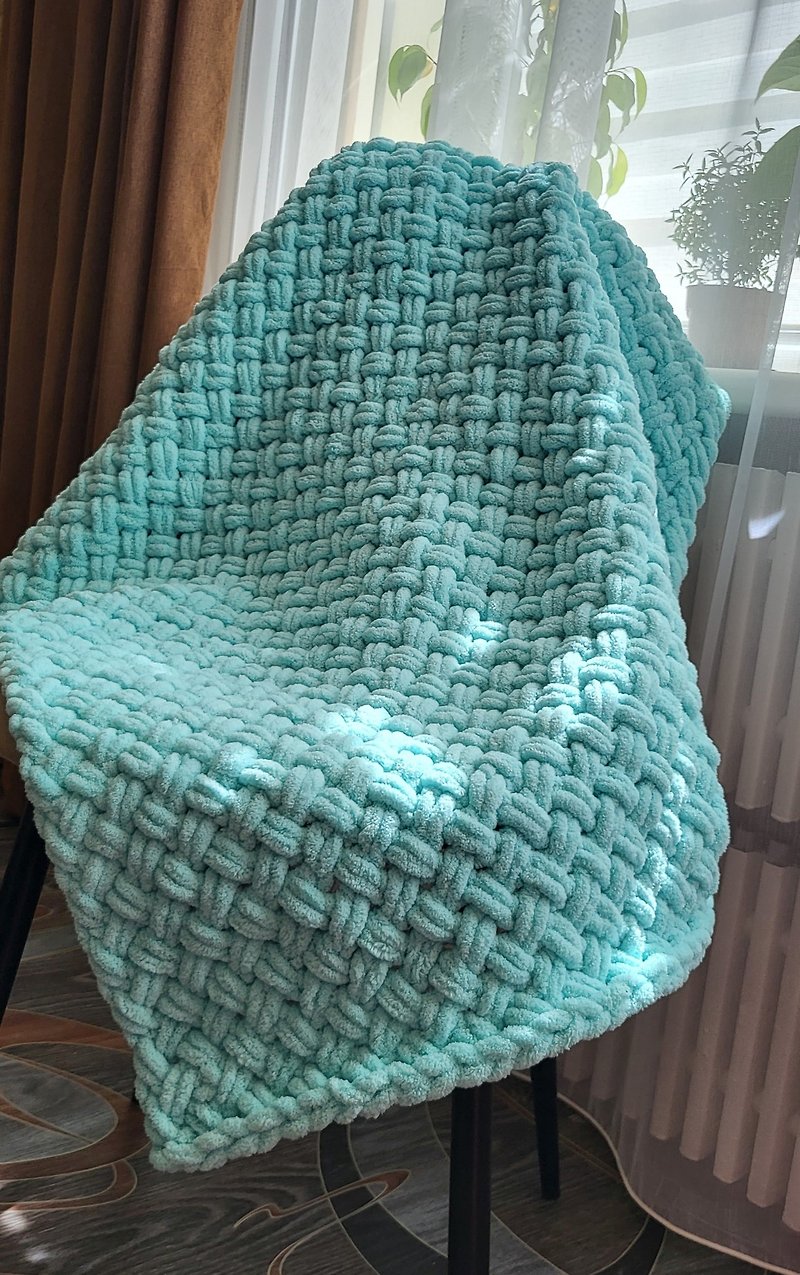 knitted handmade blanket (plaid) light turquoise - 棉被/毛毯 - 聚酯纖維 