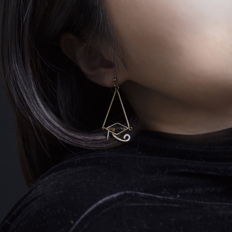 Eye of Horus Series | Triangle Earrings - Sold in Pairs - ต่างหู - ทองแดงทองเหลือง สีทอง