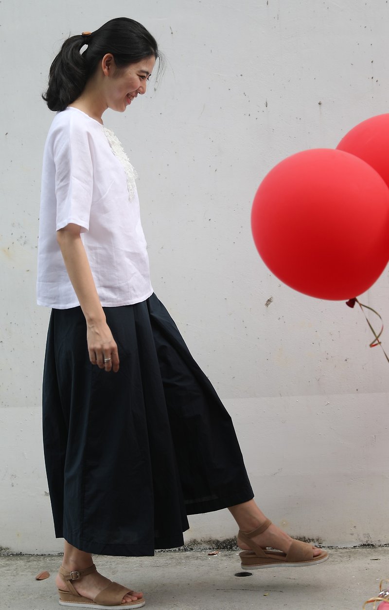 [Rolling cloth for clothing red balloon] high water washing cotton dark blue pleated wide leg pants skirt pants - Women's Pants - Cotton & Hemp Blue