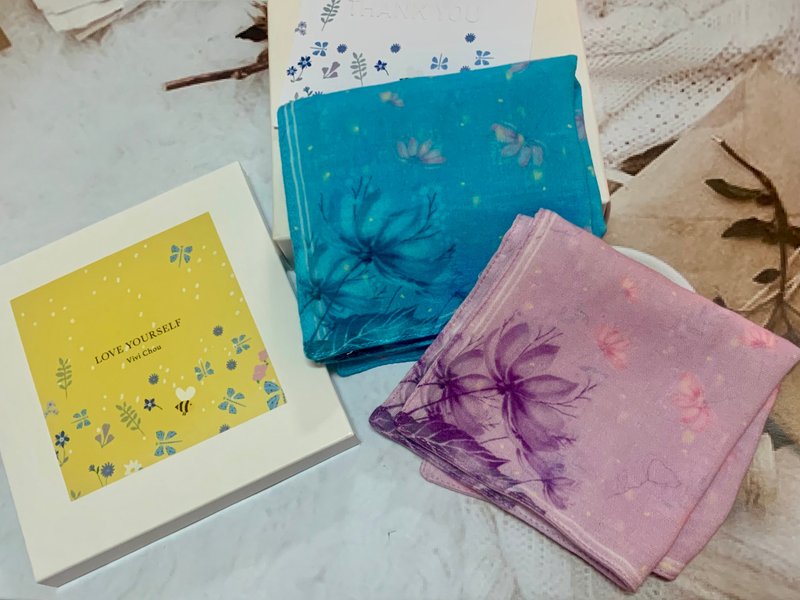 Me time flower language illustration skin-friendly small handkerchief gift box - ผ้าเช็ดหน้า - ผ้าฝ้าย/ผ้าลินิน 