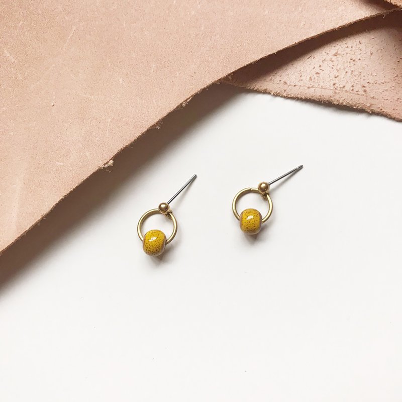 Simple ceramic earrings _ _ yellow Bronze(folder can be changed) - ต่างหู - เครื่องลายคราม สีเหลือง