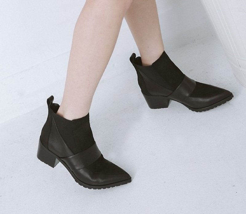 Wide-width personalized serrated leather tip boots black - รองเท้าบูทยาวผู้หญิง - หนังแท้ สีดำ