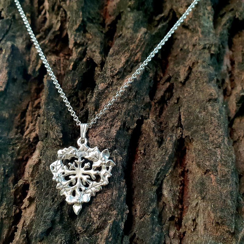 Z44 Christmas Wreath + Snowflake 925 Sterling Silver Necklace. Customized English letters and numbers can be knocked on. Royal craftsman knocking ornaments - Necklaces - Sterling Silver Silver