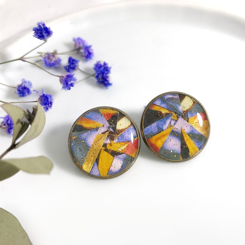 【Earrings】Ota's secret*Can be changed to clip style - Earrings & Clip-ons - Resin Multicolor