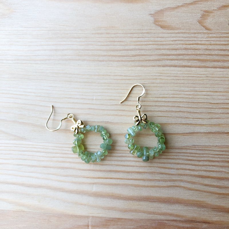 Olivine wreath earrings - Earrings & Clip-ons - Other Materials Green