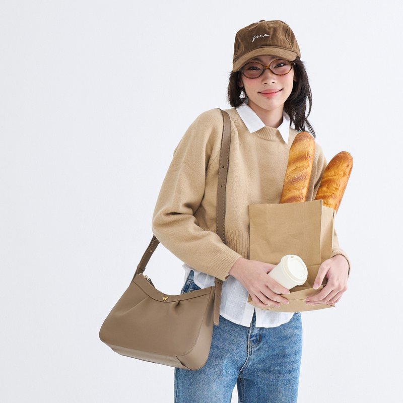 Bonnie (Peanut): Cow Leather, Brown-Beige, Shoulder bag ,Soft touch, Crossbody - 手提包/手提袋 - 真皮 卡其色