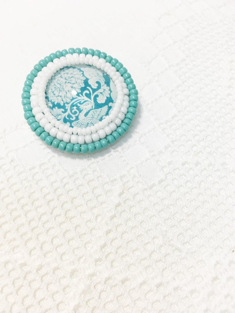 夏天烏兒 刺繡襟針 Summer Bird Brooch (JEBR034) - 胸針 - 其他材質 藍色
