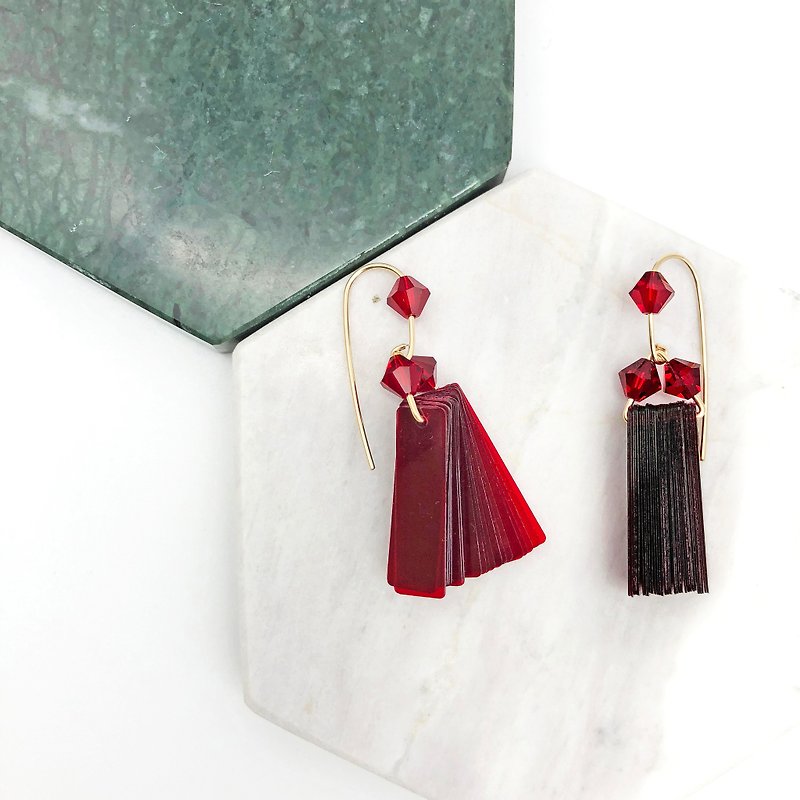 COLE COOL Original Design – ART DECO 【 Red Dancing Earrings】Valentines Day Gift - ต่างหู - คริสตัล สีแดง