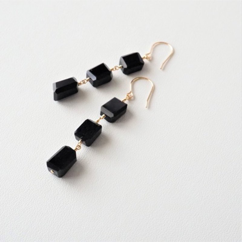 Black Spinel Earrings / August Birthstone / Free Shipping - ต่างหู - เครื่องเพชรพลอย 