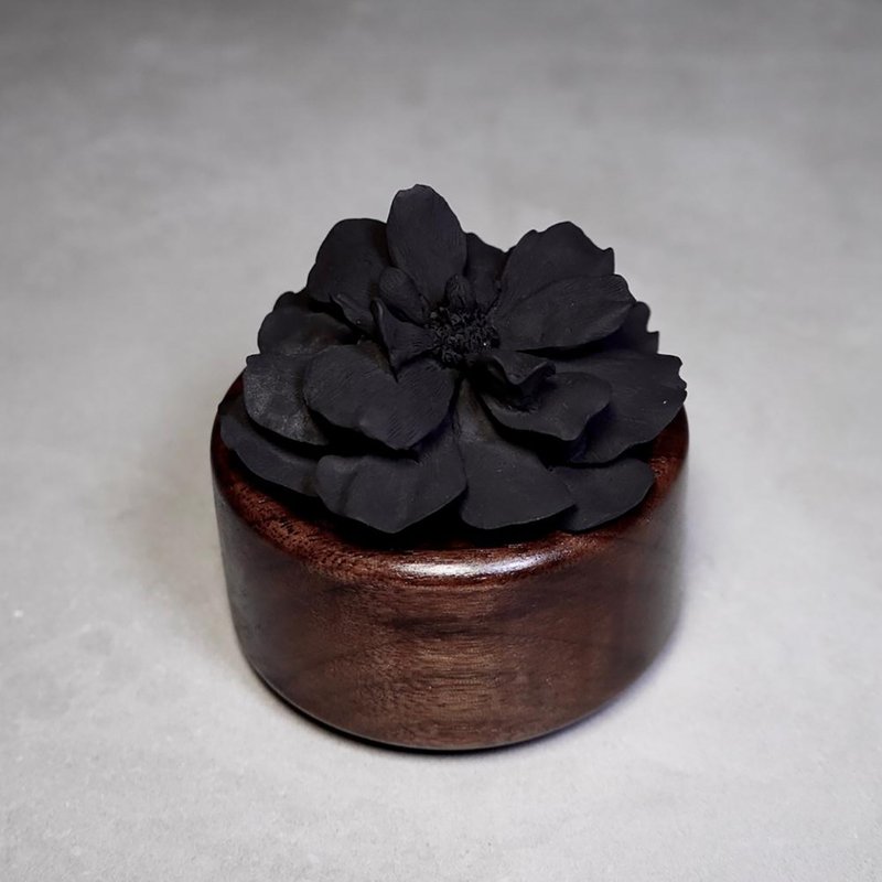 Three-dimensional black Begonia flower diffuser - น้ำหอม - วัสดุอื่นๆ สีดำ