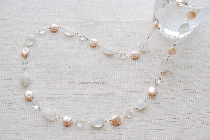 A long necklace with two types of fluorite and pearls, like cider. 14kgf - สร้อยคอ - เครื่องประดับพลอย สีเขียว