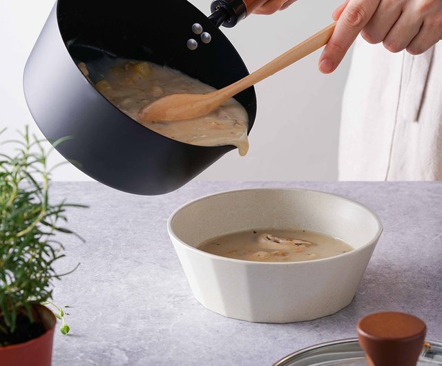 Cookin IH Mood Induction Ceramic Sauce Pot with Wood Handle and Glass Lid  20cm