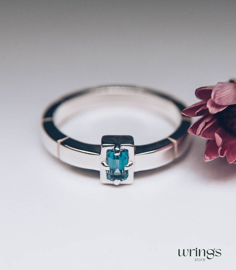 Silver Thick Band Blue Topaz Engagement Ring Solitaire Minimalist Style - แหวนทั่วไป - เงินแท้ สีน้ำเงิน