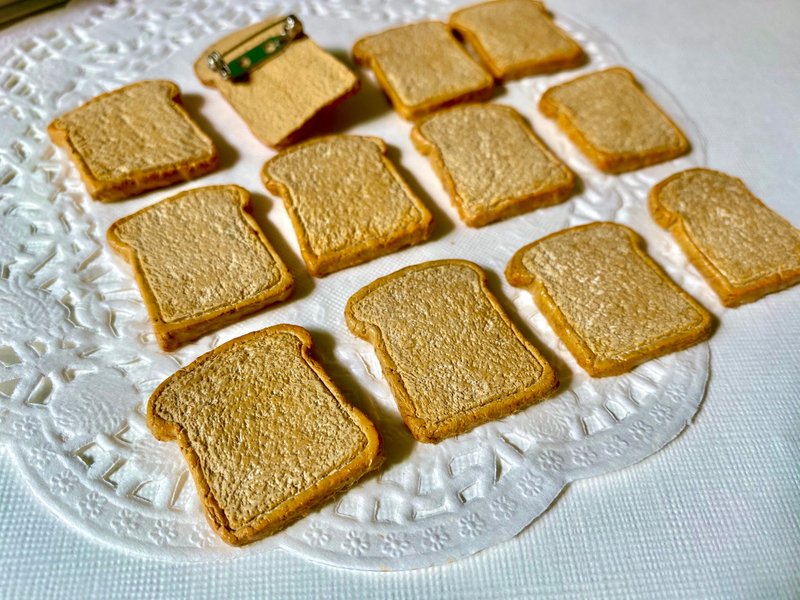 My lazy toast breakfast clay brooch - เข็มกลัด - ดินเหนียว สีกากี