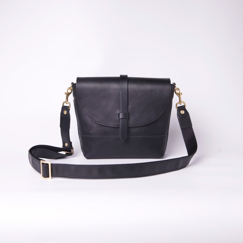 經典側背包 Cross Body Bag / 黑 Black - 側背包/斜背包 - 真皮 黑色