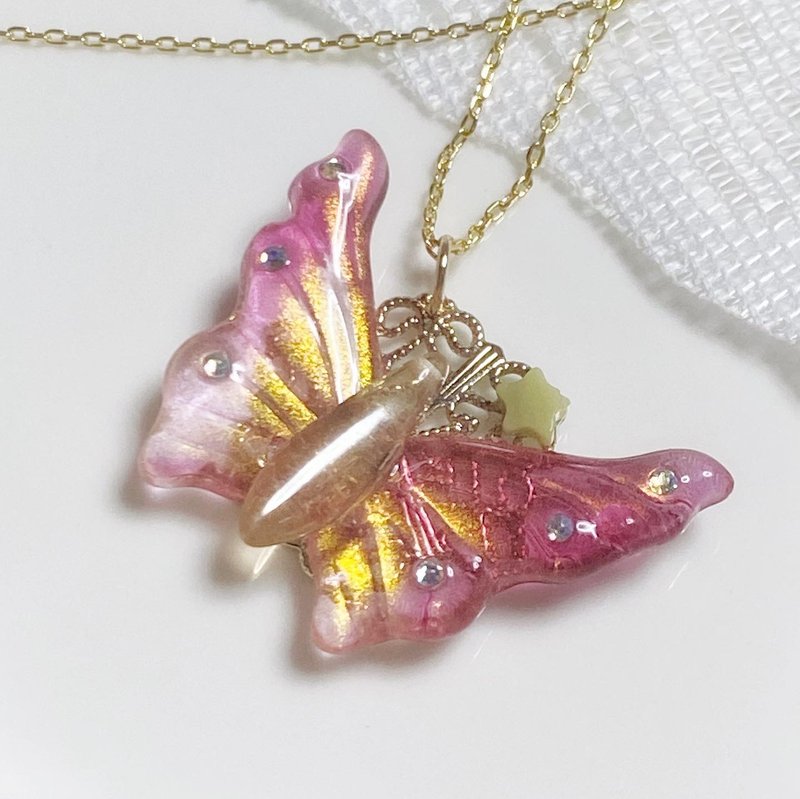 butterfly necklace chasing stars - สร้อยคอ - พลาสติก สีแดง