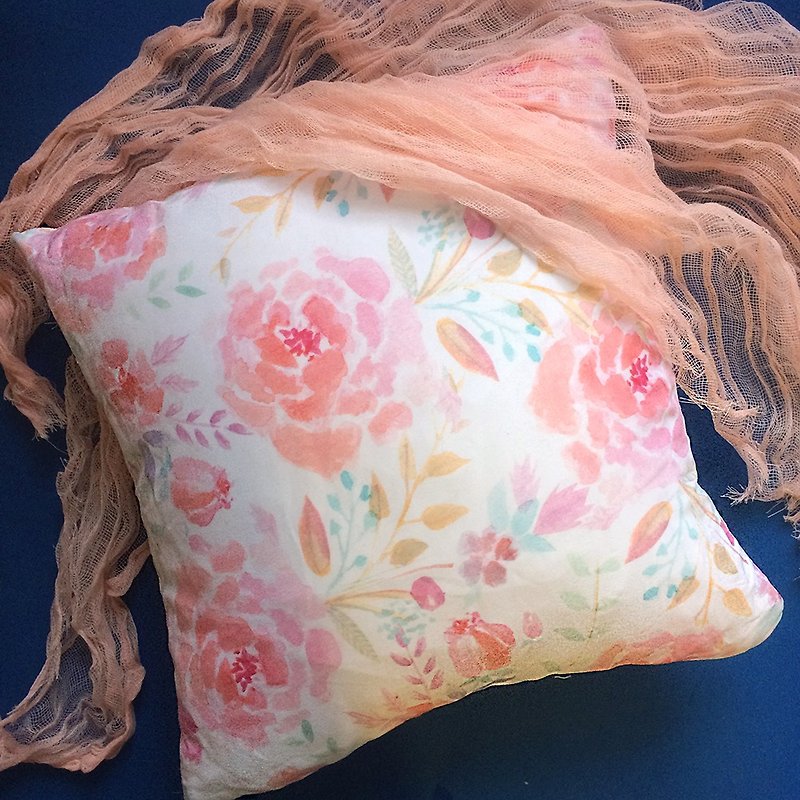 Hand-painted watercolor flower goo 𠱸 illustration pillow - Pillows & Cushions - Other Man-Made Fibers Pink