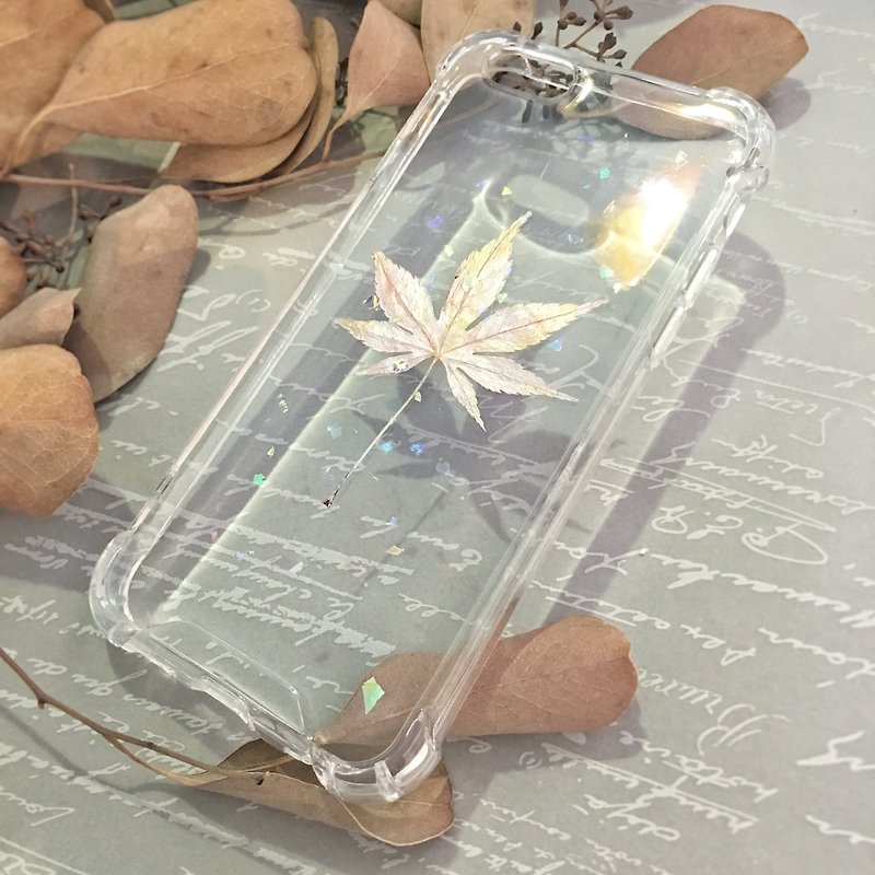 Splendid Maple - pressed flower phone case - เคส/ซองมือถือ - พืช/ดอกไม้ สีเงิน