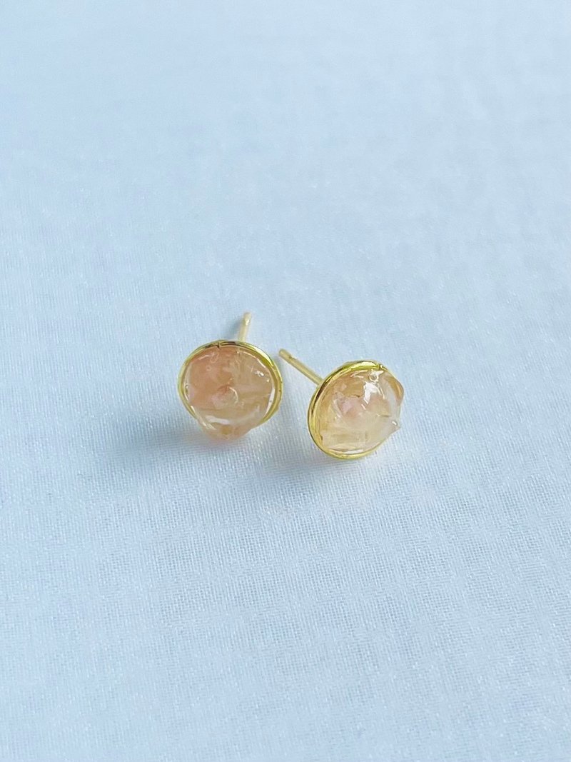 天然石/ローズクォーツのさざれピアス/パワーストーン/一粒ピアス/18K/一粒/シンプル/アレルギー対応/ローズクォーツ/ノンホールピアス/さざれ石 - 耳環/耳夾/耳骨夾 - 半寶石 粉紅色