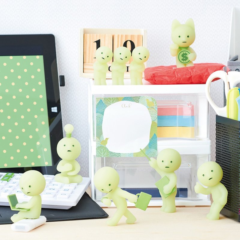 Smiski│Incredible Luminous Elf Busy Office Series (Random Style of Two) - ตุ๊กตา - วัสดุอื่นๆ หลากหลายสี