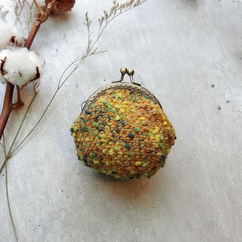 Autumn chrysanthemum production - Australian wool mouth gold bag - Coin Purses - Wool Yellow