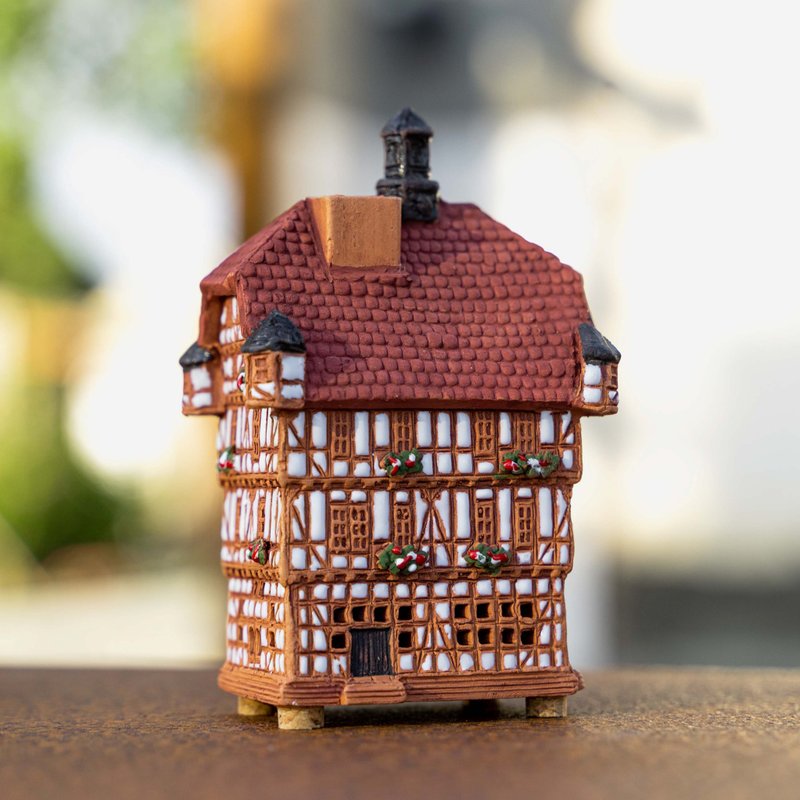 The height of the town hall in Melsungen, Germany is 11cm - Items for Display - Pottery 