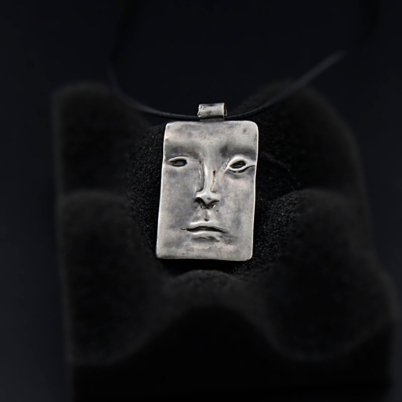 Idio original design human body parts series personality face silver hand pendant - สร้อยคอ - โลหะ สีเทา
