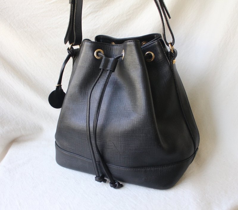 FOAK vintage/reserved/Marie Claire black corrugated bucket bag - Messenger Bags & Sling Bags - Genuine Leather 