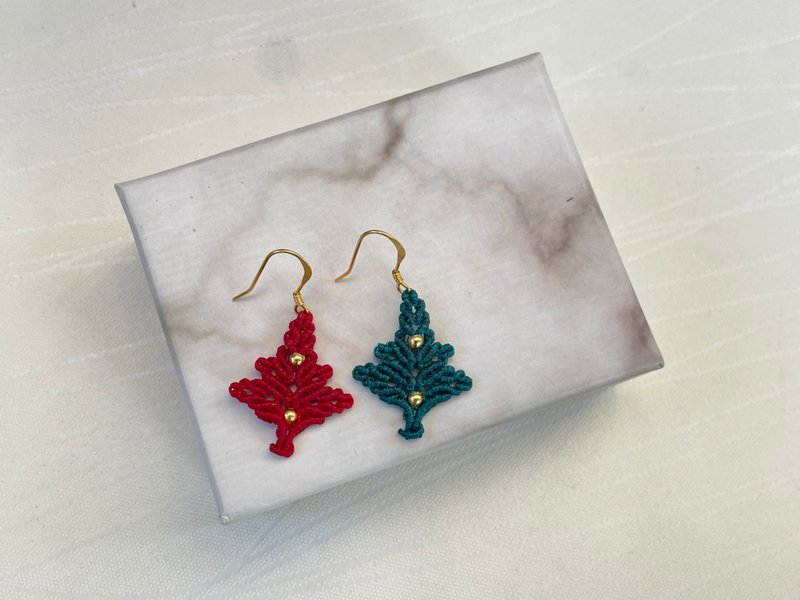 220822 Macrame South American Wax Wire Earrings Christmas Edition - ต่างหู - เครื่องประดับพลอย สีเขียว