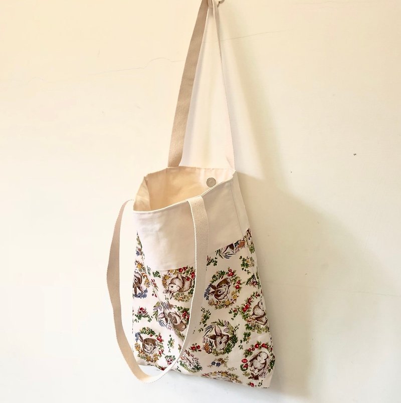 Rabbit Rabbit Wen Qingfeng Shoulder Bag / Tote Bag - กระเป๋าถือ - ผ้าฝ้าย/ผ้าลินิน สีนำ้ตาล