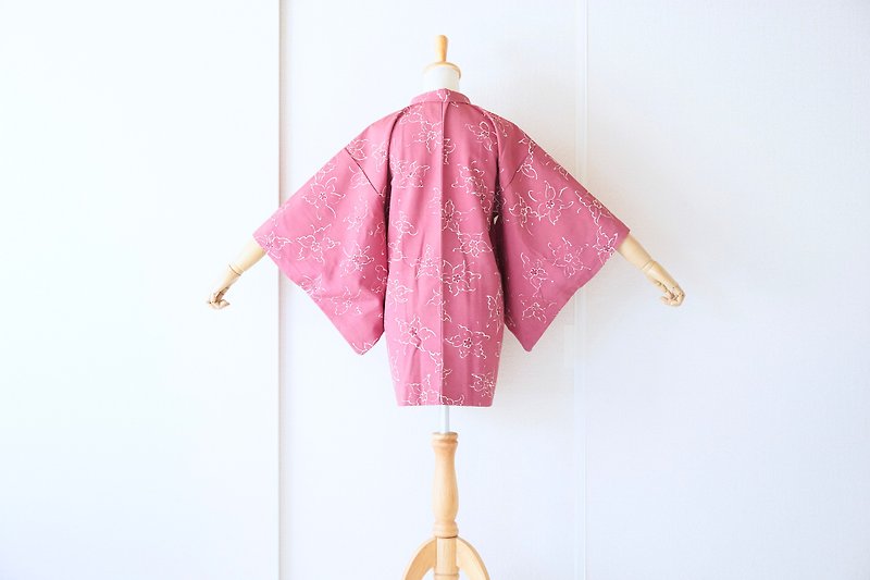 Japanese floral kimono, vintage kimono, short kimono, pink kimono /4816 - เสื้อแจ็คเก็ต - เส้นใยสังเคราะห์ สึชมพู