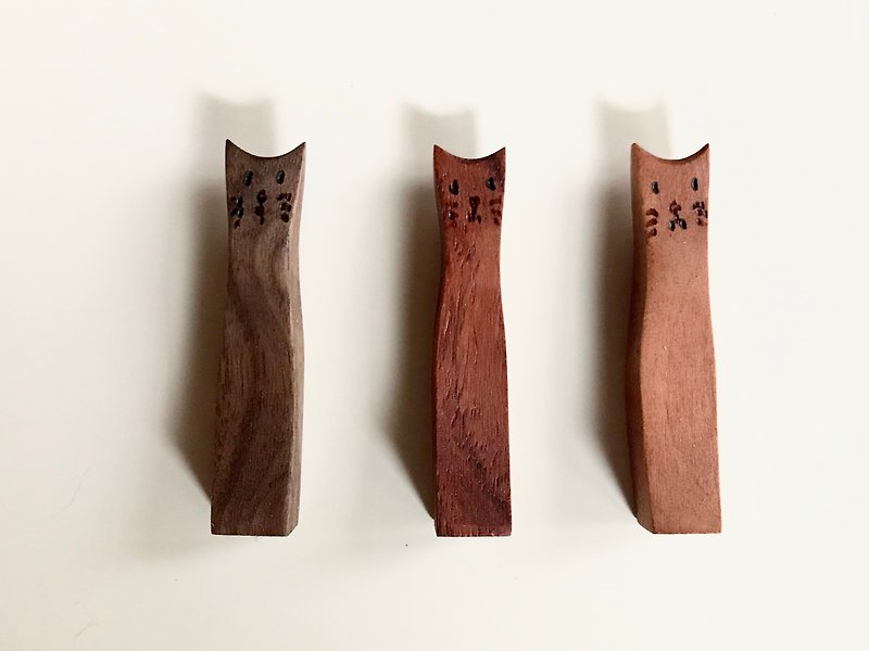 猫の箸置き3個セット　置き物にもなります。猫背が特徴 - 箸・箸置き - 木製 ブラウン
