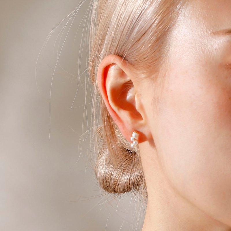 pearl step loop-fit earring PL　ループフィットイヤリング　パール　ニッケルフリー - 耳環/耳夾/耳骨夾 - 其他金屬 金色