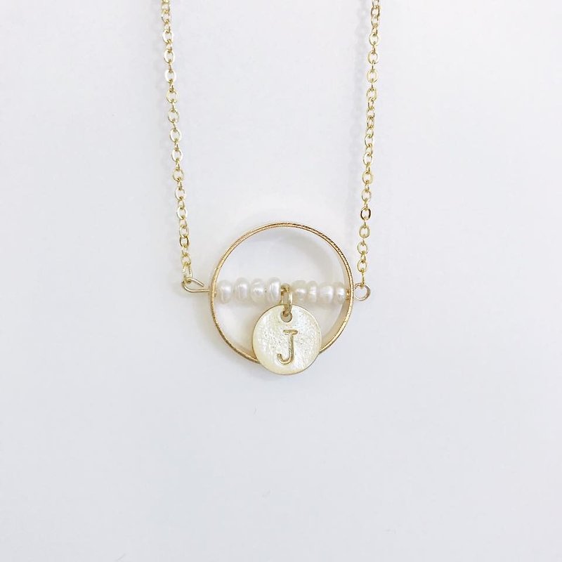 Pearl Golden Necklace Personalized Initial Letter - สร้อยติดคอ - โลหะ สีเงิน