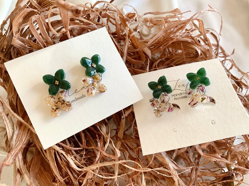 Autumn leaves/Japanese dried flower hand made earrings - Earrings & Clip-ons - Resin Green