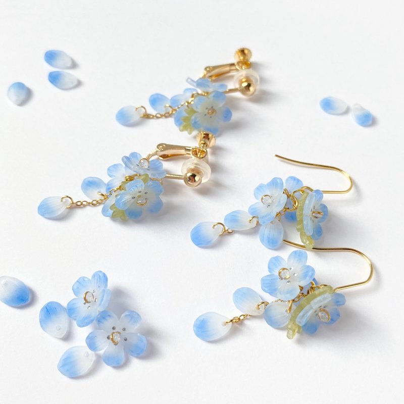 Swaying nemophila earrings/ Clip-On - ต่างหู - พลาสติก สีน้ำเงิน