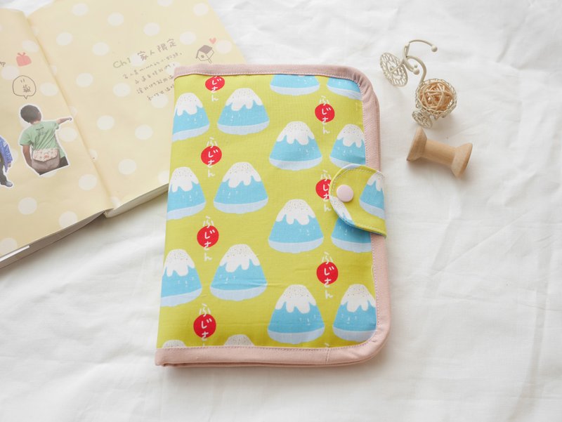 寶寶手冊套 媽媽手冊套 書套 可放二本手冊 富士山款 - 其他 - 棉．麻 黃色