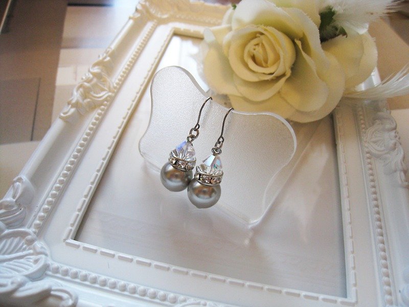 Czech Glass Pearl & Swarovski Crystal Pierced Earrings＜R：Gray＞Bridal* - Earrings & Clip-ons - Glass Gray