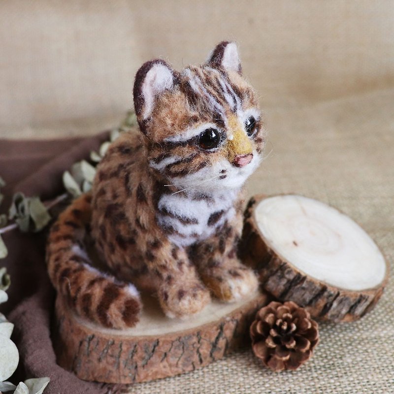 Wool Felt -- leopard cat body decoration doll - ตุ๊กตา - ขนแกะ สีนำ้ตาล