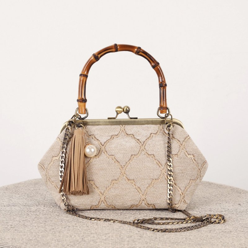 Yakimochi (Beige) Bamboo Handle frame clutch pouch - 側背包/斜背包 - 其他金屬 卡其色